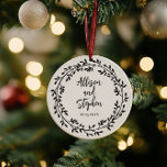 Décoration En Céramique Deux noms de couronne | Mariage Date Photo Keepsak<br><div class="desc">Conception simple et élégante de la feuille et de la vigne avec les noms du couple et date mariage sur le devant avec photo sur le dos.</div>
