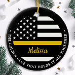 Décoration En Céramique Dispatcher fin Gold Line Golden Glue 911<br><div class="desc">La Colle D'Or Qui La Contient. Ornement de ligne mince pour régulateurs 911 et régulateurs de police. Personnalisez cet ornement du répartiteur avec le nom et l'année. Ce cadeau personnalisé de répartiteur est parfait pour l'appréciation du répartiteur de police, le répartiteur 911 vous remercie des cadeaux, et les cadeaux de...</div>