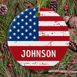 Décoration En Céramique Drapeau américain Personnalisé bleu rouge patrioti<br><div class="desc">Ce ornement du drapeau américain est la façon parfaite de montrer votre esprit patriotique en cette période de fêtes. L'ornement présente le design emblématique des Stars et des Stripes dans des couleurs rouges, blanches et bleues audacieuses. C'est un grand cadeau pour les vétérans de l'armée et leurs familles, ou pour...</div>