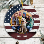 Décoration En Céramique Drapeau rustique américain patriotique Personnalis<br><div class="desc">Le drapeau rustique américain ornement de Noël. Cette ornement patriotique étoiles et rayures du drapeau américain de noël sera un souvenir précieux. L'ornement est double face, vous pouvez faire 2 photos préférées, une de chaque côté. Parfait pour l'armée, l'ornement de Noël des soldats, vétéran militaire, la famille patriotique. Personnalisez le...</div>
