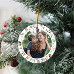 Décoration En Céramique Élégante verdure d'hiver blanche Wreath 1 Photo<br><div class="desc">Cet élégant et festif ornement de vacances photo présente une belle couronne d'aquarelle de saint, eucalyptus, et baies sur un arrière - plan blanc classique. La photo découpée est ronde. Le message d'accueil modifiable au verso dit "Joyeux Noël" avec votre propre message personnalisé. Ces beaux ornements de vacances font un...</div>