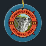 Décoration En Céramique Emblème de compass rétro du parc national de la va<br><div class="desc">Design d'illustration vectorielle de la vallée de Cuyahoga. Le parc est situé le long de la rivière Cuyahoga,  entre les villes de Cleveland et d'Akron,  dans l'Ohio.</div>