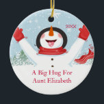 Décoration En Céramique Étreinte pour tante Christmas Snowman Ornament<br><div class="desc">Mignon une grande étreinte pour l'ornement de Noël de bonhomme de neige de tante.  Facile à personnaliser avec votre message !  Un cadeau de tante Noël de merveille sure à priser depuis de nombreuses années pour venir.</div>