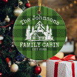 Décoration En Céramique Famille Cabine Vert Plaid Nom à thème Personnalisé<br><div class="desc">Idéal pour les réunions de famille, les réunions ou votre retraite de montagne, ce produit est conçu avec un charmant arrière - plan vert plaid. Il présente une scène montagneuse magnifiquement conçue avec un cabine entouré d'arbres, personnalisée avec votre nom de famille, l'année établie, et tous les détails supplémentaires que...</div>