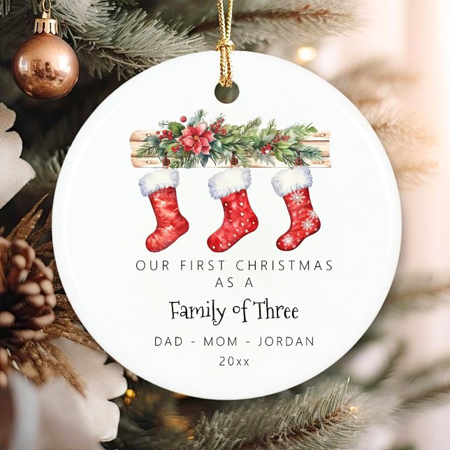 Décoration En Céramique Famille Personnalisée De Trois Bas Noël (Personalized Family Of Three Stockings Christmas Ceramic Ornament)