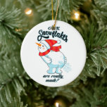 Décoration En Céramique Farer Snowman Comment Les Snowflakes Sont Vraiment<br><div class="desc">Ce dessin humoristique de bonhomme de neige chatouillera votre drôle d'os et réchauffera votre coeur avec un point de vue unique sur la science derrière la formation de flocons de neige. Conduit à des révélations sur les flocons de neige</div>