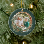 Décoration En Céramique Feuillage moderne avec couronne photo vert de Noël<br><div class="desc">Courbe feuillue moderne Joyeux script de Noël vacances ornement photo de Noël. L'eucalyptus peint à la main, le feuillage minimal et la couronne de rotin rustique moderne ainsi que les feuilles de papier peint donnent à cette carte de vacances une atmosphère luxueuse. Dans les verts, les bruns et les gris....</div>