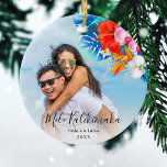Décoration En Céramique Fleur tropicale Mele Kalikimaka Photo de Noël<br><div class="desc">Décor de Noël à l'hawaïenne avec une photo de votre choix,  des fleurs tropicales et des feuillages colorés et vifs,  le Noël hawaïen saluant 'Mele Kalikimaka' dans une élégante typographie de script de calligraphie,  votre nom et l'année.</div>