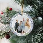 Décoration En Céramique Frosty Winter Foliage Verdure Photo Noël<br><div class="desc">Cet élégant et classique ornement photo de vacances dispose d'une belle aquarelle circulaire de feuilles, baies et autres verdure sur un arrière - plan bleu poussiéreux. Les illustrations botaniques se poursuivent sur le dos. L'accueil au dos est modifiable et dans une police serif classique. Vous pouvez y ajouter l'année et...</div>