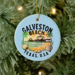 Décoration En Céramique Galveston Beach Rétro Vignette<br><div class="desc">Charmante décoration de vacances arrondie avec une vignette de style rétro du Galveston Beach,  TX au bord de l'eau. Ajoutez un message spécial de votre propre côté sur le dos. Disponible sur une variété de vêtements et d'accessoires.</div>