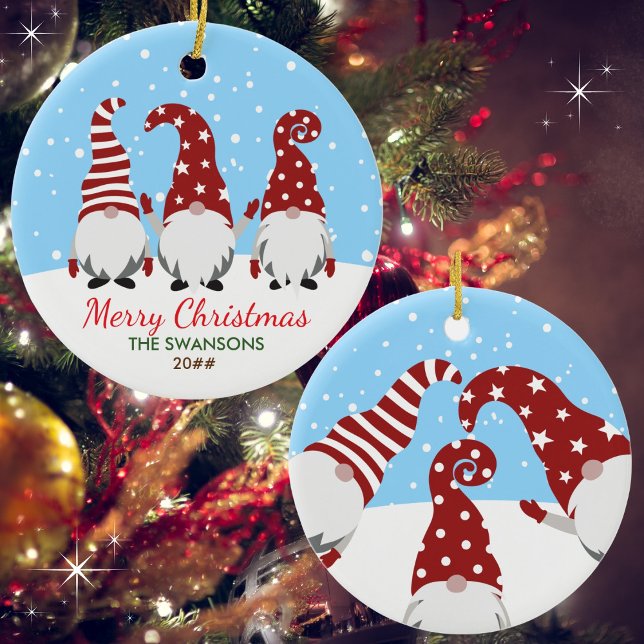 Décoration En Céramique Gnomes mignons Joyeux Noël personnalisé (Available in multiple shapes and types of ornaments. Customize with name & year. Merry Christmas!)