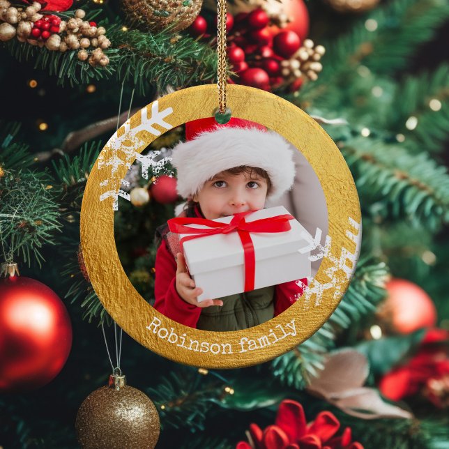 Décoration En Céramique Gold Rustic Circle photo Snowflakes (Rustic snowflake family holiday keepsake photo ornament perfect for gifts to bring joy to others.)