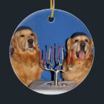 Décoration En Céramique Golden retriever Hanoukka Menorah<br><div class="desc">Cet ornement comporte les chiens d'arrêt d'or dans les kippas allumant un menorah. Ceci ferait un cadeau ou une décoration parfait de Hanoukka.</div>