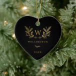 Décoration En Céramique Golden Winter Sprigs Monogramme Noir<br><div class="desc">Élégant printemps d'hiver doré monogramme,  ornement de Noël en noir. L'ornement dispose d'espaces modèles pour monogramme initial,  nom de famille et année. Correspondant faux motif d'hiver en or sur le dos.</div>
