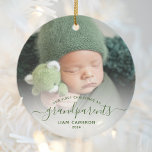 Décoration En Céramique Grand-parents Premier Noël Photo Green Script<br><div class="desc">Aidez-les à célébrer leur premier petit-enfant avec ce magnifique ornement moderne de gardiens. Le texte vert dit "Notre premier Noël en tant que grands-parents", avec le mot "grands-parents" dans un élégant script d'écriture manuscrite avec des fleurs avant et après. Remplacez facilement l'image de l'échantillon par votre photo préférée du nouveau...</div>