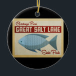 Décoration En Céramique Grand Vintage voyage de poisson du lac de sel<br><div class="desc">Ce design de voyage vintage de Greutages From Great Salt Lake présente un poisson bleu amusant aux accents rouges et une ambiance rétro des années 1960.</div>