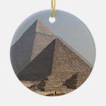Grandes Pyramides de Gizeh sous un ciel bleu clair