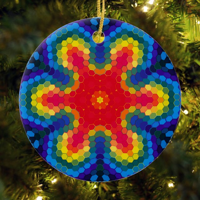 Décoration En Céramique Hex Mandala rouge jaune et bleu (Red Yellow and Blue Hexagon Mandala Ornament from Wormhole Orbital)