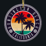 Décoration En Céramique Huntington Beach California Retro Palm Trees 60s<br><div class="desc">Huntington Beach California Tropical Retro Sunset design. Offrez-vous la nostalgie de Huntington Beach avec notre souvenir vintage, conçu spécialement pour les vacanciers balnéaires. Ce design, qui rappelle une époque révolue, incarne la tranquillité et la beauté de l'anse et rappelle avec plaisir votre escapade en bord de mer. - "Modifiez le...</div>