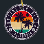 Décoration En Céramique Huntington Beach California Retro Palm Trees 60s<br><div class="desc">Huntington Beach California Tropical Retro Sunset design. Offrez-vous la nostalgie de Huntington Beach avec notre souvenir vintage, conçu spécialement pour les vacanciers balnéaires. Ce design, qui rappelle une époque révolue, incarne la tranquillité et la beauté de l'anse et rappelle avec plaisir votre escapade en bord de mer. - "Modifiez le...</div>