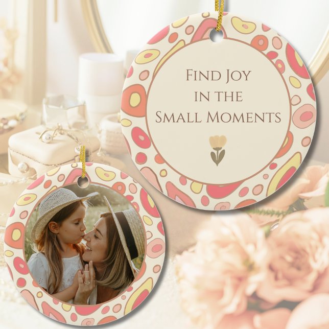 Décoration En Céramique Inspirational Ornament with Custom Photo (Find Joy in the Small Moments Ornament | Custom Photo Keepsake for Mom or Birthday)