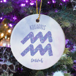 Décoration En Céramique Joli Aquarius Astrologie Signal Personnalisé Viole<br><div class="desc">Ce joli ornement de Noël Aquarius,  violet et lavande personnalisées,  présente votre signe astrologique du Zodiaque dans un beau éclat comme les constellations. Customisez ce cadeau mignon avec votre nom dans une belle écriture cursive pour quelqu'un qui a un anniversaire fin janvier ou début février.</div>