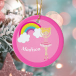 Décoration En Céramique Joli rose Ballerina Blonde fille Monogramme enfant<br><div class="desc">Ce magnifique ornement de Noël de ballet rose présente une ballerine blonde souriante vêtue de rose devant un joli arc-en-ciel. Personnalisez avec le nom de votre enfant.</div>