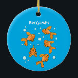Décoration En Céramique Jolis poissons rouges orange sur une illustration<br><div class="desc">Ce design amusant présente des poissons rouges orange vif sur un fond de bulles bleues. Tout est fait dans un style de dessin animé heureux !</div>