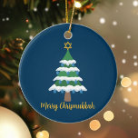 Décoration En Céramique Joyeux Noël Chrismukkah Cute Hanoukka<br><div class="desc">Ce joli joli cadeau de joyeux Chrismukkah ornemental comprend un arbre de Noël vert décoré de dorures dreidel et une étoile juive de David pour Hanoukka en haut pour Hanoukka de combiner les 2 vacances pour une famille qui célèbre les deux.</div>