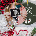 Décoration En Céramique Joyeux Noël vous voir en 2025 photo grossesse<br><div class="desc">Moderne et drôle vous voyez en 2025 script,  empreintes et coeurs rouges nouveau bébé s'attendant à parents garder le saké Joyeux Noël de l'ornement d'arbre vert foncé ventre de maman avec votre photo d'échographie personnalisée.</div>