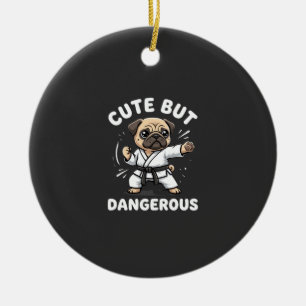 Décoration En Céramique Karate avec un chien pug mignon mais dangereux