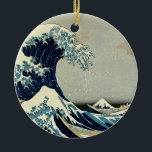Décoration En Céramique Katsushika Hokusai dans La Grande Vague au large d<br><div class="desc">Katsushika Hokusai's The Great Wave off Kanagawa Une oeuvre d'art classique qui est passée dans le domaine public et fait de merveilleux cadeaux et d'autres produits. Ceci est tiré de sa célèbre série Fugaku sanjū rokkei ou "Trente-Six Vues du Mont Fuji", et a été édité et amélioré pour ce produit....</div>