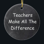 Décoration En Céramique Les enseignants font la différence Chalkboard Idée<br><div class="desc">Enseignants Faire la différence Enseignant Chalkboard Design Idée cadeau Arbre de Noël Ornement Céramique</div>