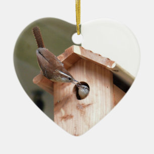 Décoration En Céramique Les parents Wren distribuent de la nourriture pour