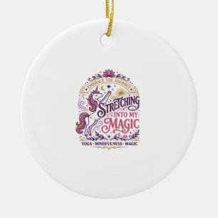 Décoration En Céramique Licorne s'étirant dans mon magnifique fond blanc s