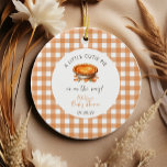 Décoration En Céramique Little Cutie Pie Fall Citrouille En vichy Baby sho<br><div class="desc">Little Cutie Pie Fall Citrouille En vichy Baby shower Baby shower Ornement en céramique - Célébrez l'arrivée d'un petit avec le charmant "Little Cutie Pie Fall Citrouille En vichy Baby shower Ornement en céramique." Ce charmant souvenir, orné d'un motif en vichy douillet et d'un design citrouille sucré, est le souvenir...</div>