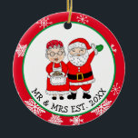 Décoration En Céramique M. et Mme Santa Claus Noël personnalisé<br><div class="desc">Caricature joli dessinée à la main Mr et Mrs Claus depuis (ajouter la date) personnalisé Noël Ornement</div>