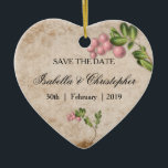 Décoration En Céramique Mariage fleuri à bijoux d'or Sauvez la date<br><div class="desc">Un joli ornement d'inspiration antique à enregistrer la date ornement que vous pouvez envoyer à vos invités mariages, ce joli ornement de coeur suspendu dispose d'un motif en papier peint shabby-chic et en détresse sur la base du design, avec une épingle de baies rose coloré dans le coin. Tous les...</div>
