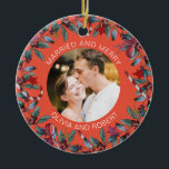 Décoration En Céramique Marié et Joyeux Blush Christmas Wreath Newlyweed<br><div class="desc">L'ornement romantique pour couple marié présente une belle couronne de Noël et un arrière - plan brillant. Personnalisez le modèle avec votre photo, vos noms ou votre texte personnalisé. Vous pouvez changer la couleur de l'arrière - plan si vous le souhaitez, il suffit de cliquer sur "Modifier en utilisant l'outil...</div>
