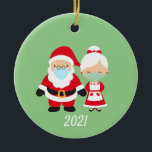 Décoration En Céramique Masque Visage de Noël Père Noël et Mme Claus<br><div class="desc">Ce design a été créé par art numérique et peut être personnalisé dans la zone fournie ou customisée en changeant la photo ou en ajoutant vos propres mots. Contactez-moi à l'adresse colorflowcreations@gmail.com si vous souhaitez que ce design soit disponible sur un autre produit. Achetez ma peinture acrylique abstraite d'origine pour...</div>