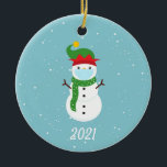 Décoration En Céramique Masque visage de Noël Snowman 2021<br><div class="desc">Ce design a été créé par art numérique et peut être personnalisé dans la zone fournie ou customisée en changeant la photo ou en ajoutant vos propres mots. Contactez-moi à l'adresse colorflowcreations@gmail.com si vous souhaitez que ce design soit disponible sur un autre produit. Achetez ma peinture acrylique abstraite d'origine pour...</div>