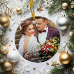 Décoration En Céramique Merde Jamais après Noël<br><div class="desc">L'ornement photo de jour férié personnalisé pour les jeunes mariés présente une photo mariage préférée de chaque côté,  avec "Merrily Ever After" superposé en calligraphie blanche. Customisez avec vos noms et votre date de mariage.</div>