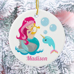 Décoration En Céramique Mermaid Girl Cute Beach Narwhal Monogram Kids<br><div class="desc">Customisez ce magnifique ornement de Noël aux sirènes aux cheveux roses en ajoutant le nom de votre enfant. Design mignon de sirène avec jolie narval sous-marin et sous les bulles de la mer. Un cadeau pour une sortie à la plage ou à la piscine en été.</div>