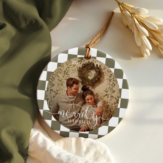 Décoration En Céramique Merrily Marié Retro Checkerboard photo nouvellemen (Merrily Married Retro Checkerboard Newlywed Photo Ceramic Ornament)