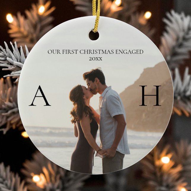 Décoration En Céramique Modern Couple 2 Photo First Christmas Engaged (Modern Couple 2 Photo First Christmas Engaged Ceramic Ornament)