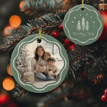 Décoration En Céramique Modern Wavy Frame Family Photo Sage Green<br><div class="desc">Add charm to your tree with our Modern Wavy Frame Family Photo ornament! Cute sage green Christmas tree design & custom text!</div>