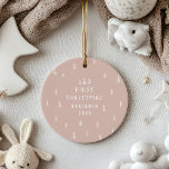Décoration En Céramique moderne élégant bébé première noël toffee naturel<br><div class="desc">Le design de Noël du bébé. Motif d'arbre de Noël dessiné à la main avec espace pour les photos de nom de bébé et d'autres détails sur le dos. partie d'une collection. On peut customiser la couleur du caramel naturel.</div>