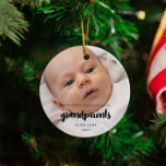 Décoration En Céramique Moderne Notre premier Noël en tant que grands-pare<br><div class="desc">Une typographie branchée et un design moderne pour ce cadeau de décoration photo. Pour customiser avec votre photo préférée. Vous pouvez aussi facilement changer la couleur de la police à votre goût. Parfait pour célébrer votre premier Noël comme nouveaux grands-parents.</div>