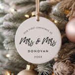Décoration En Céramique Moderne Notre première photo de couple Lesbienne d<br><div class="desc">Une typographie moderne pour cette photo ornementations cadeaux. Pour customiser avec votre photo préférée. Vous pouvez aussi facilement changer la couleur de la police à votre goût.</div>