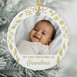 Décoration En Céramique Mon Premier Noël En Tant Que Grand-Mère Photo Gold<br><div class="desc">Cet élégant ornement de Noël de grand-mère est décoré d'aquarelle feuille d'or sur un arrière - plan blanc. Le texte est personnalisable. Remplacez la photo par une de vos photos. Il fait un cadeau de gardien de charme pour un nouveau grand-parent. Aquarelle originale © Michele Davies.</div>